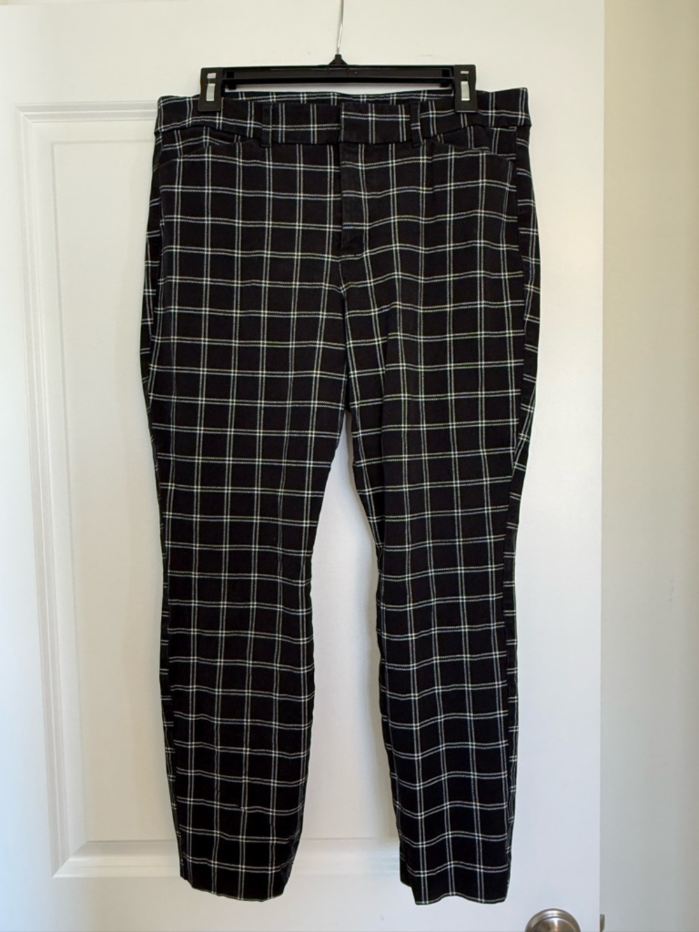 Old Navy Women’s Black Plaid Pixie Pants